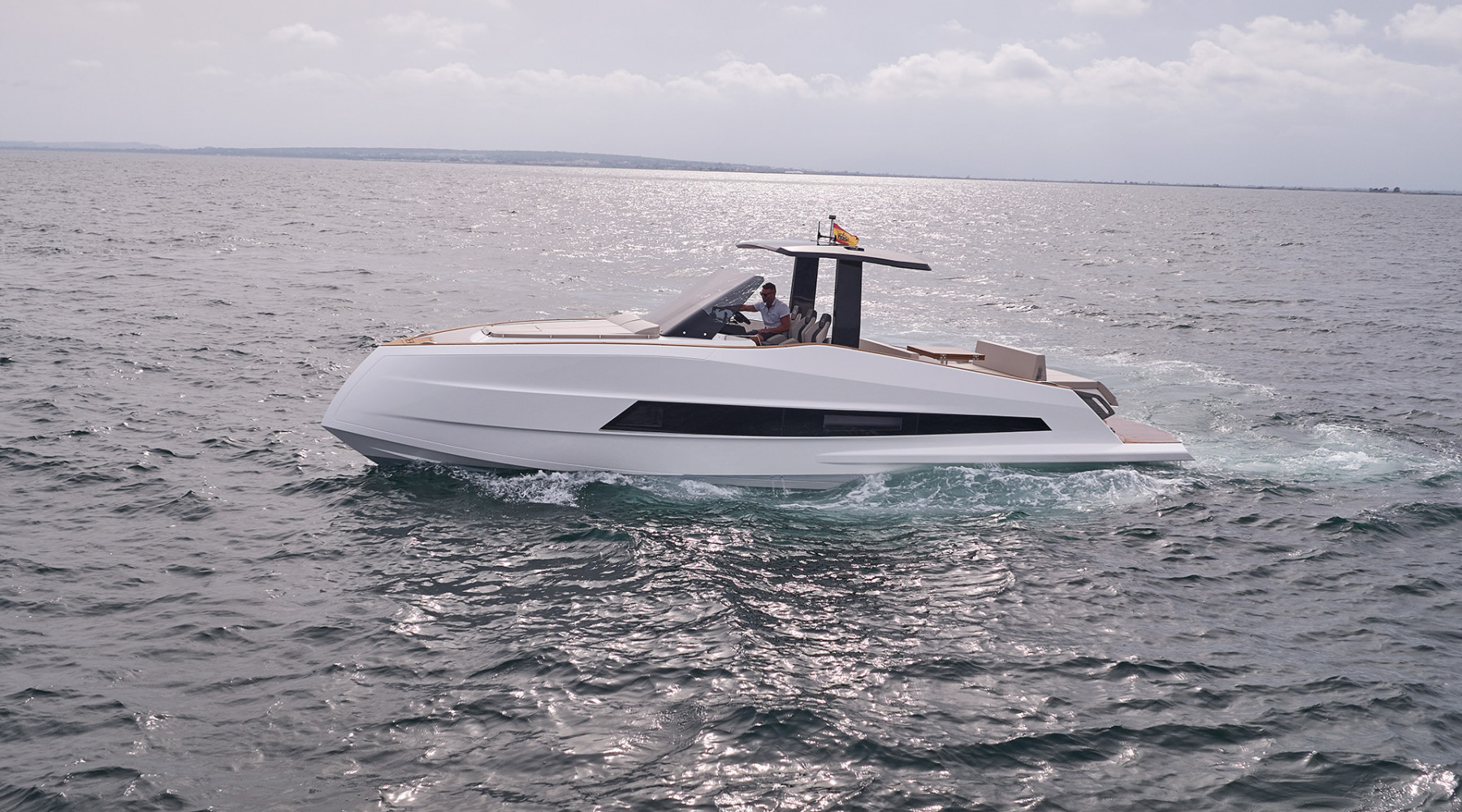 377_coupe_foto_catalogo_astondoa_377_coupe_ib_01_salir_a_navegar.jpg