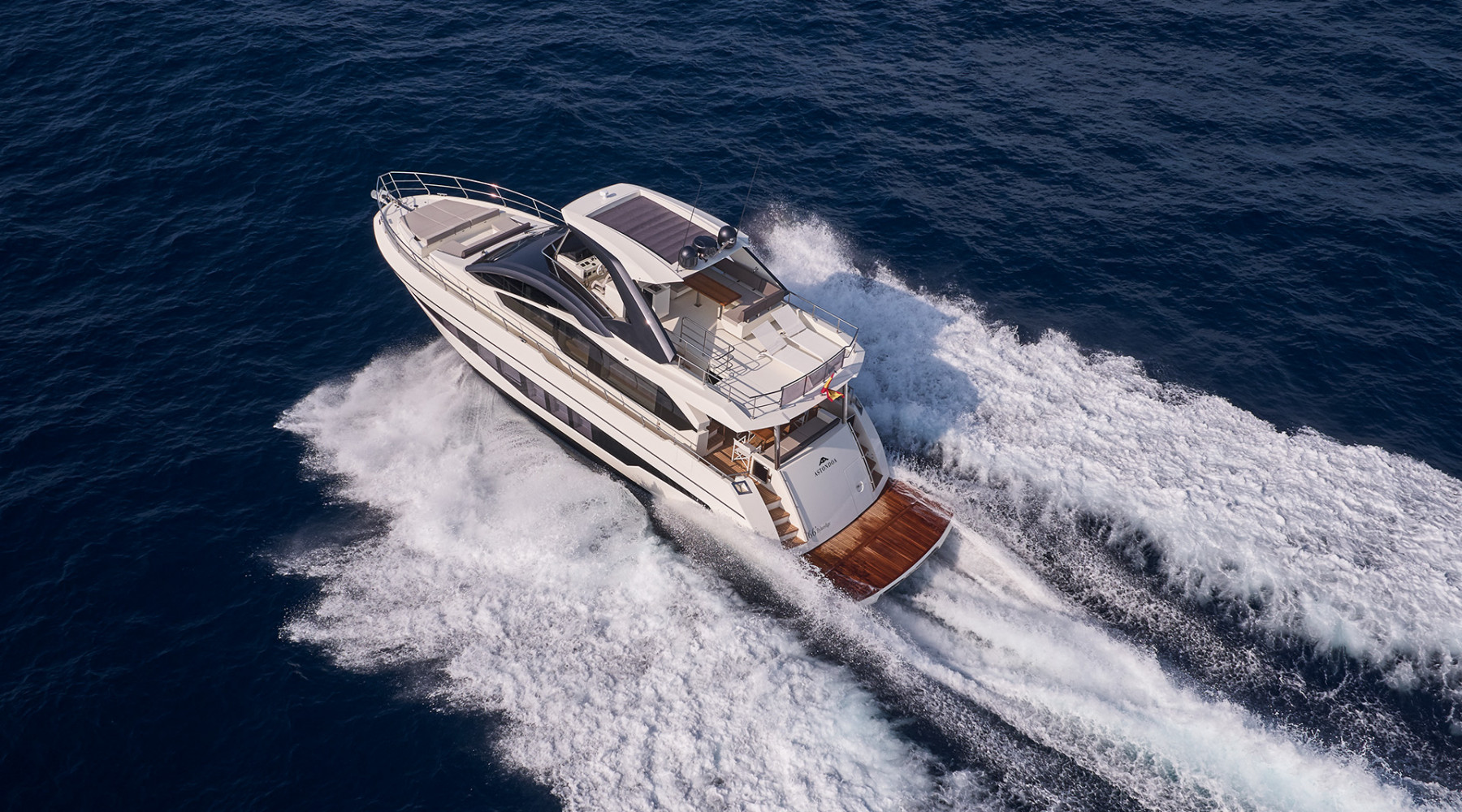 66_flybridge_foto_catalogo_astondoa_66_flybridge_07_a_bordo_navegando.jpg