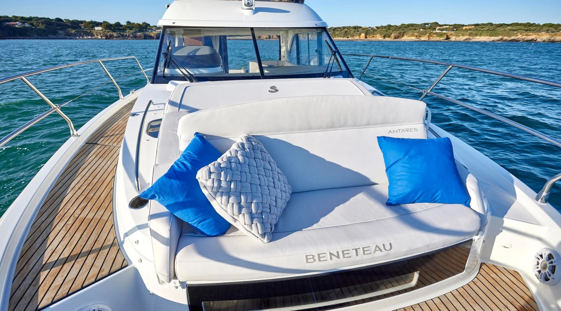 Beneteau Antares 12 Fly 4