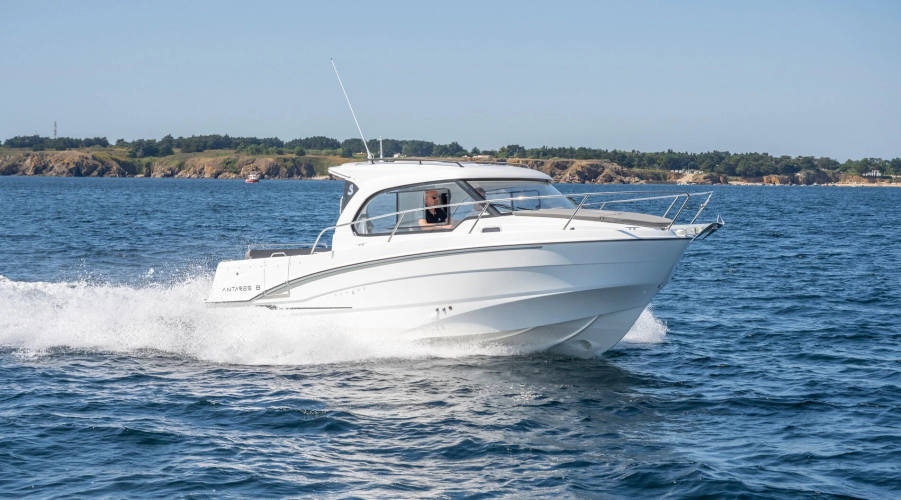 Beneteau Antares 8 OB 4
