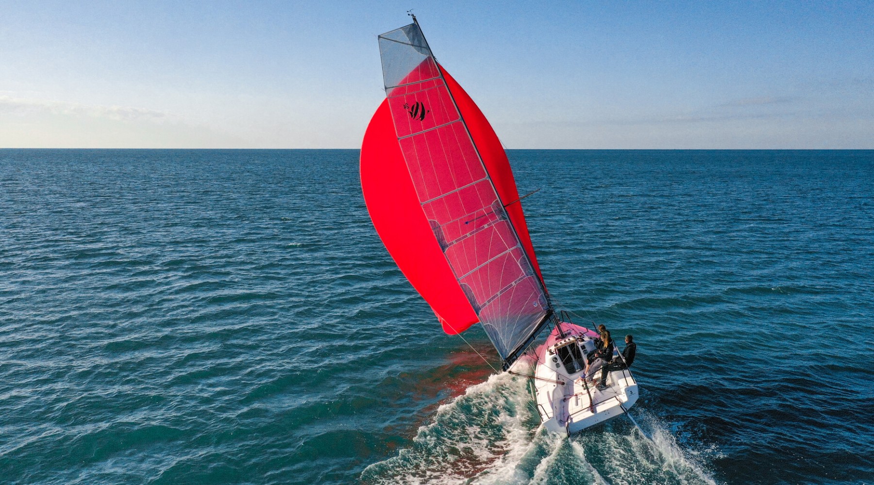 first_24_se_foto_catalogo_beneteau_first_24_se_02_navegar_con_codigo_cero.JPG