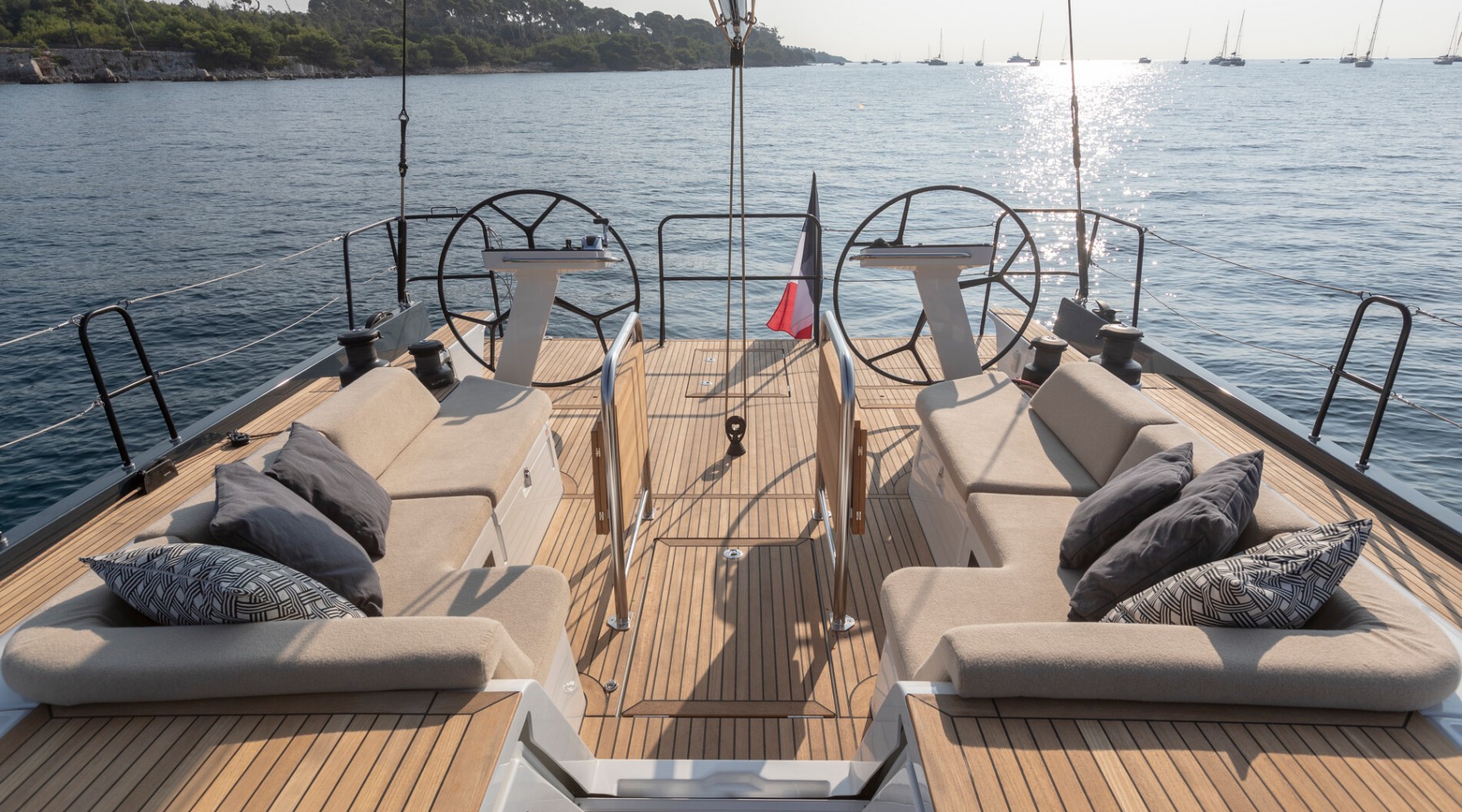first_yacht_53_foto_catalogo_beneteau_first_yacht_53_04_banera_popa_solarium.JPG