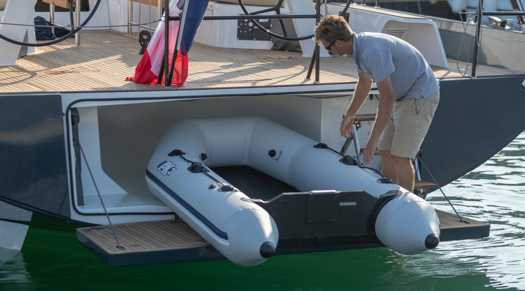 first_yacht_53_foto_catalogo_beneteau_first_yacht_53_11_dinghy_auxiliar.JPG