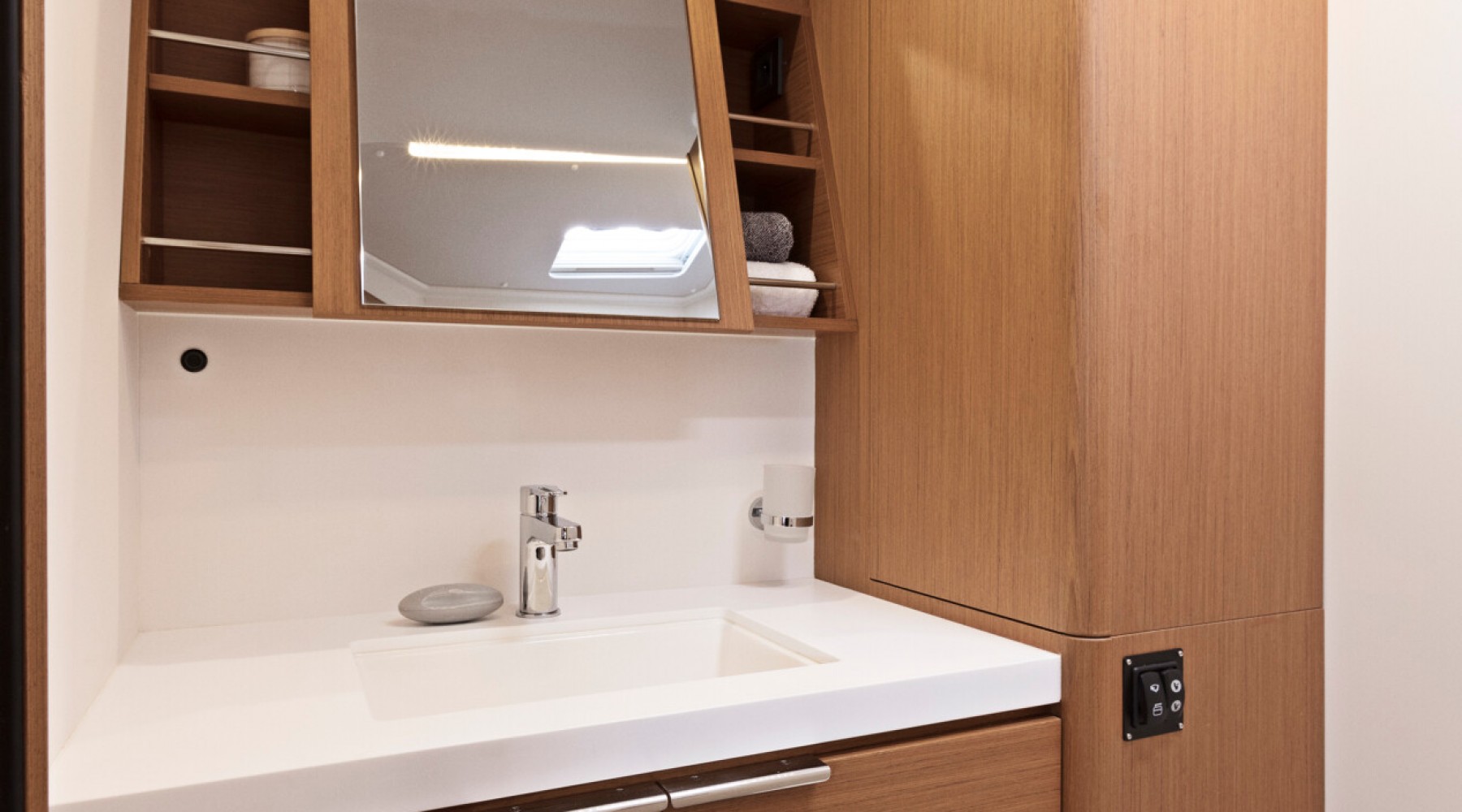 first_yacht_53_foto_catalogo_beneteau_first_yacht_53_19_bano.JPG