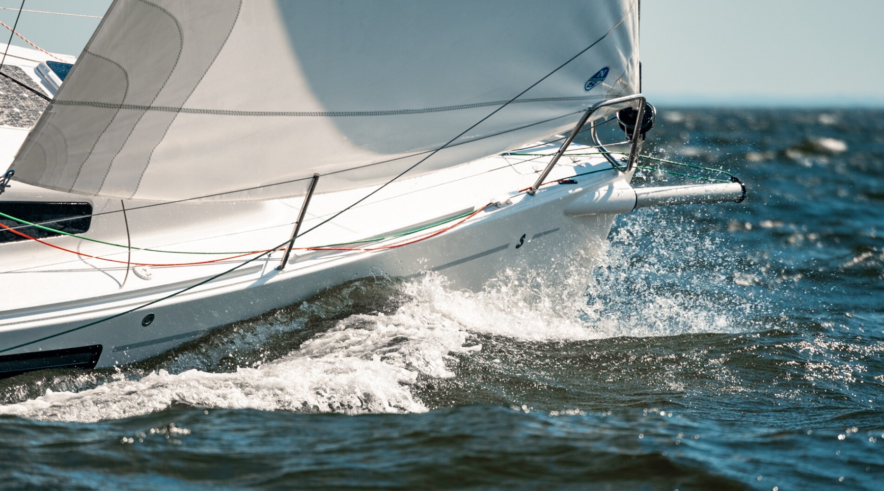 first_27_foto_catalogo_beneteau_first_27_04_detalles_proa.JPG