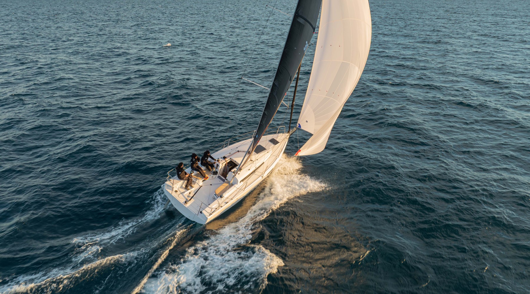 first_30_fotos_catalogo_beneteau_first30_6.jpg