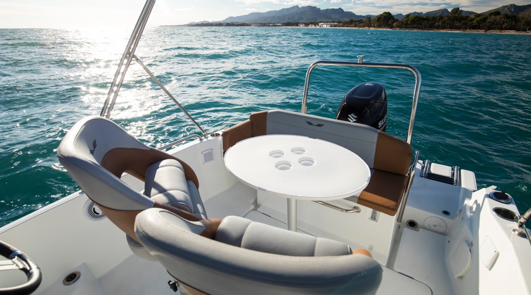 flyer_6_spacedeck_foto_catalogo_beneteau_flyer_6_spacedeck_06_banera_popa.JPG