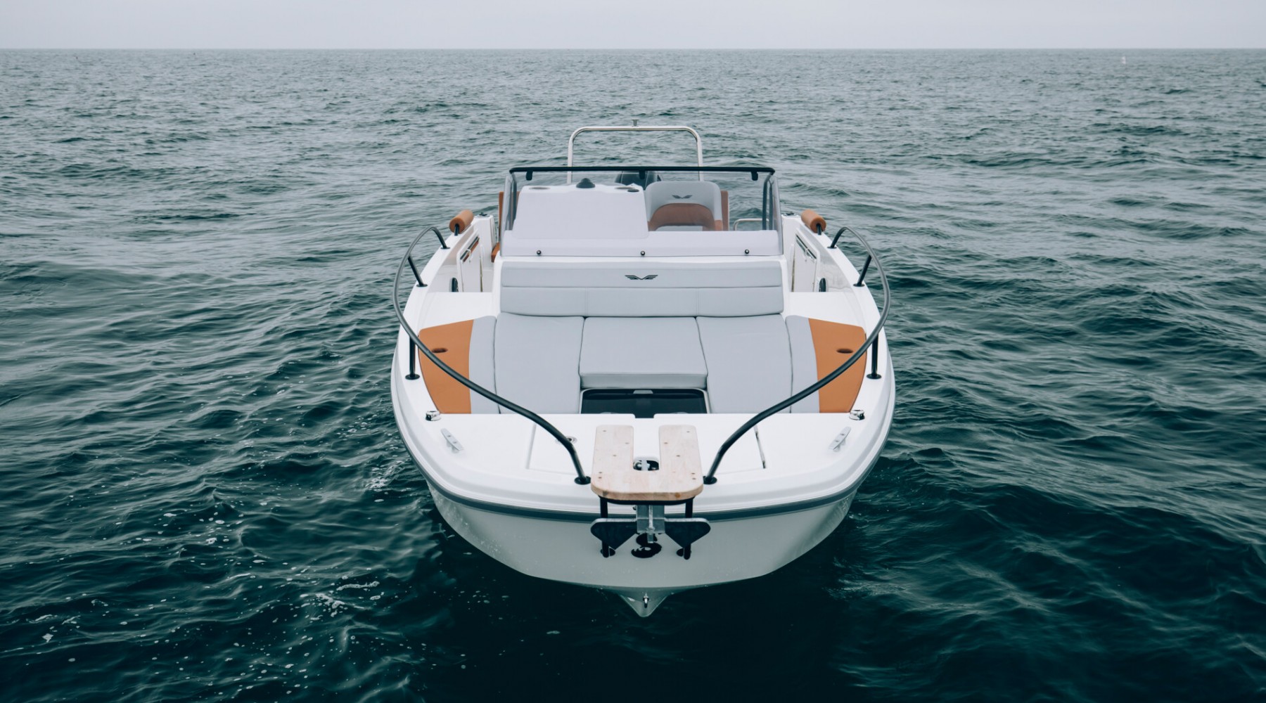 flyer_7_sundeck_foto_catalogo_beneteau_flyer_7_sundeck_03_solarium_proa.JPG