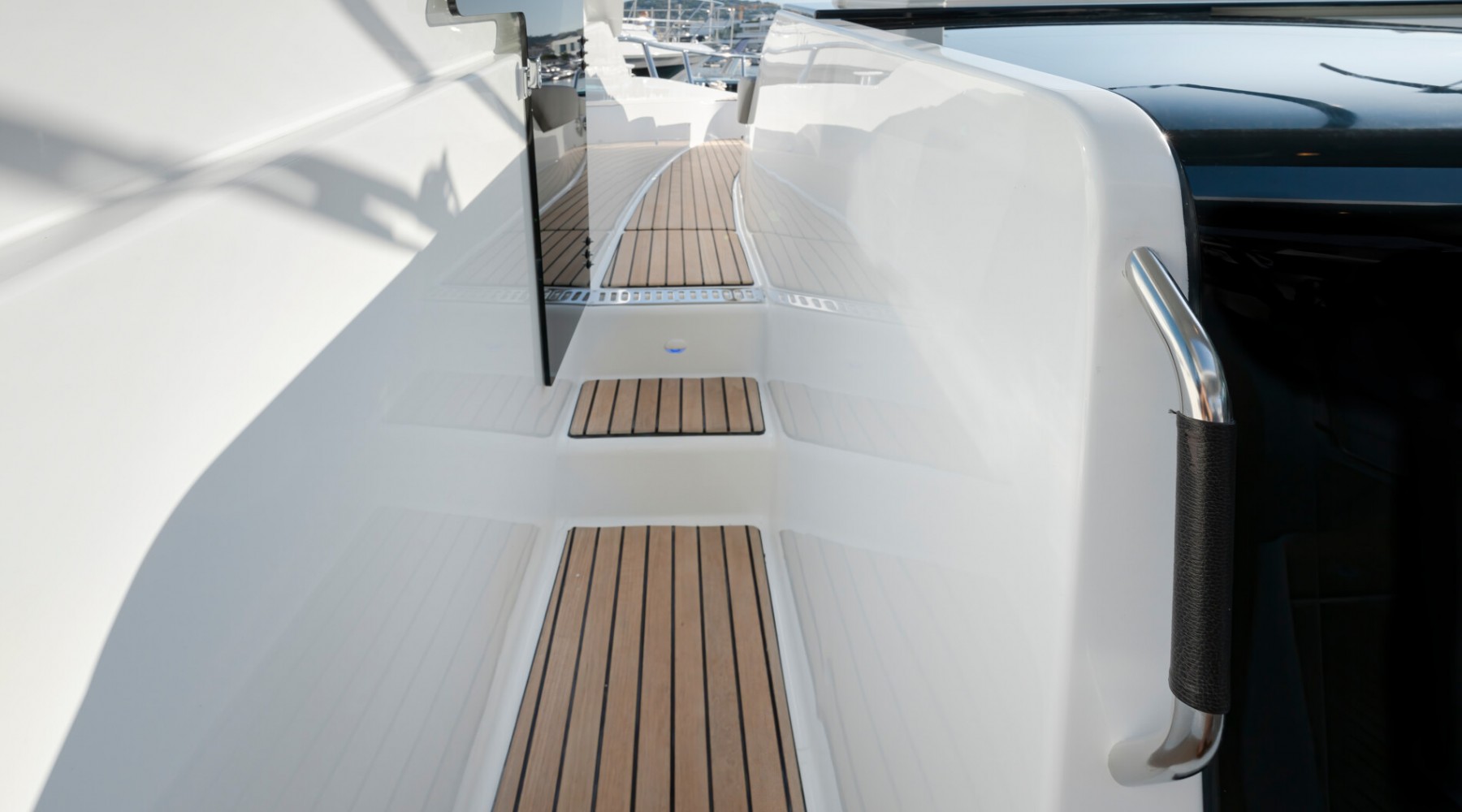 gran_turismo_32_ob_foto_catalogo_beneteau_gran_turismo_32_ob_03_acceso_a_proa.JPG
