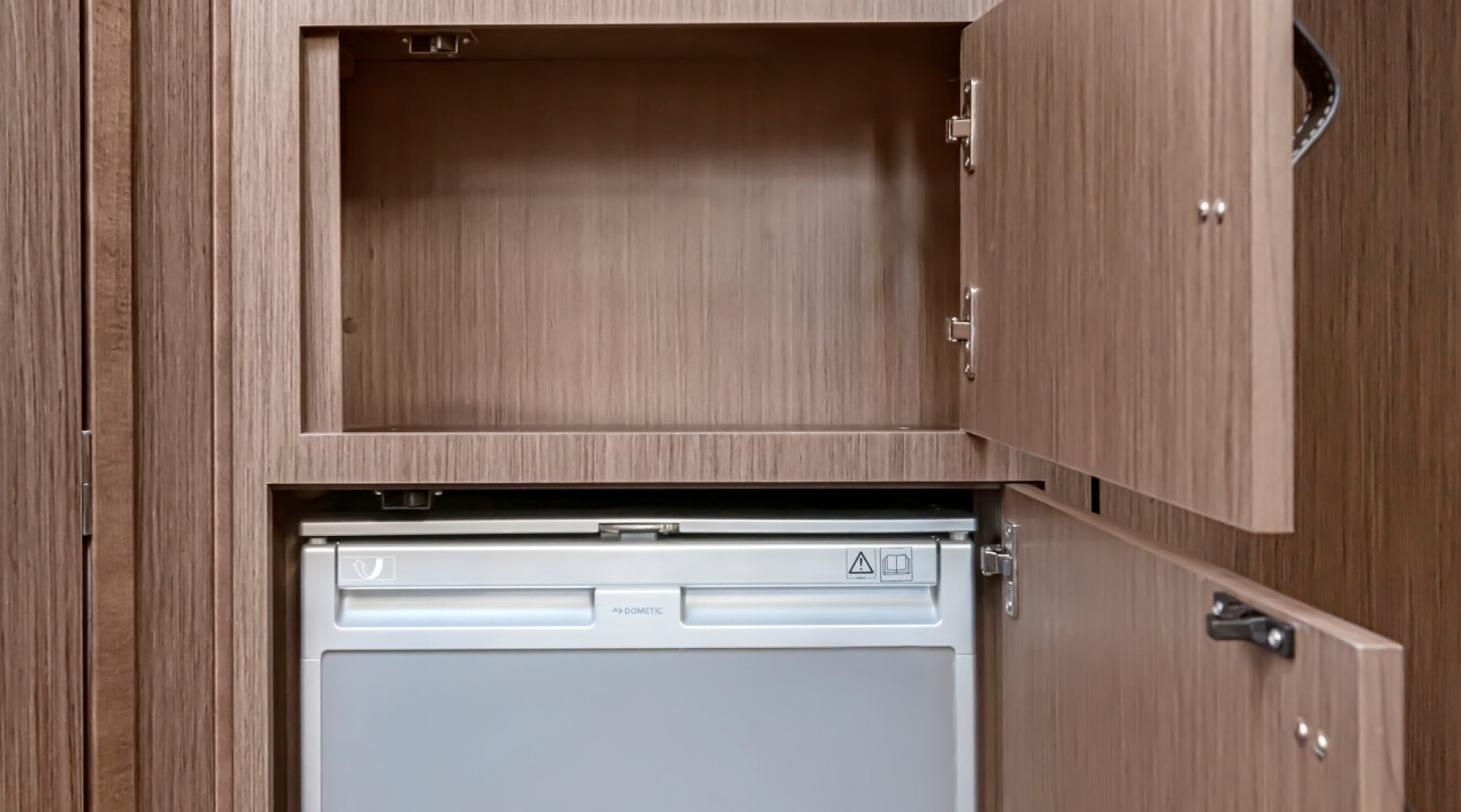 gran_turismo_32_ob_foto_catalogo_beneteau_gran_turismo_32_ob_16_almacenamiento_nevera.JPG