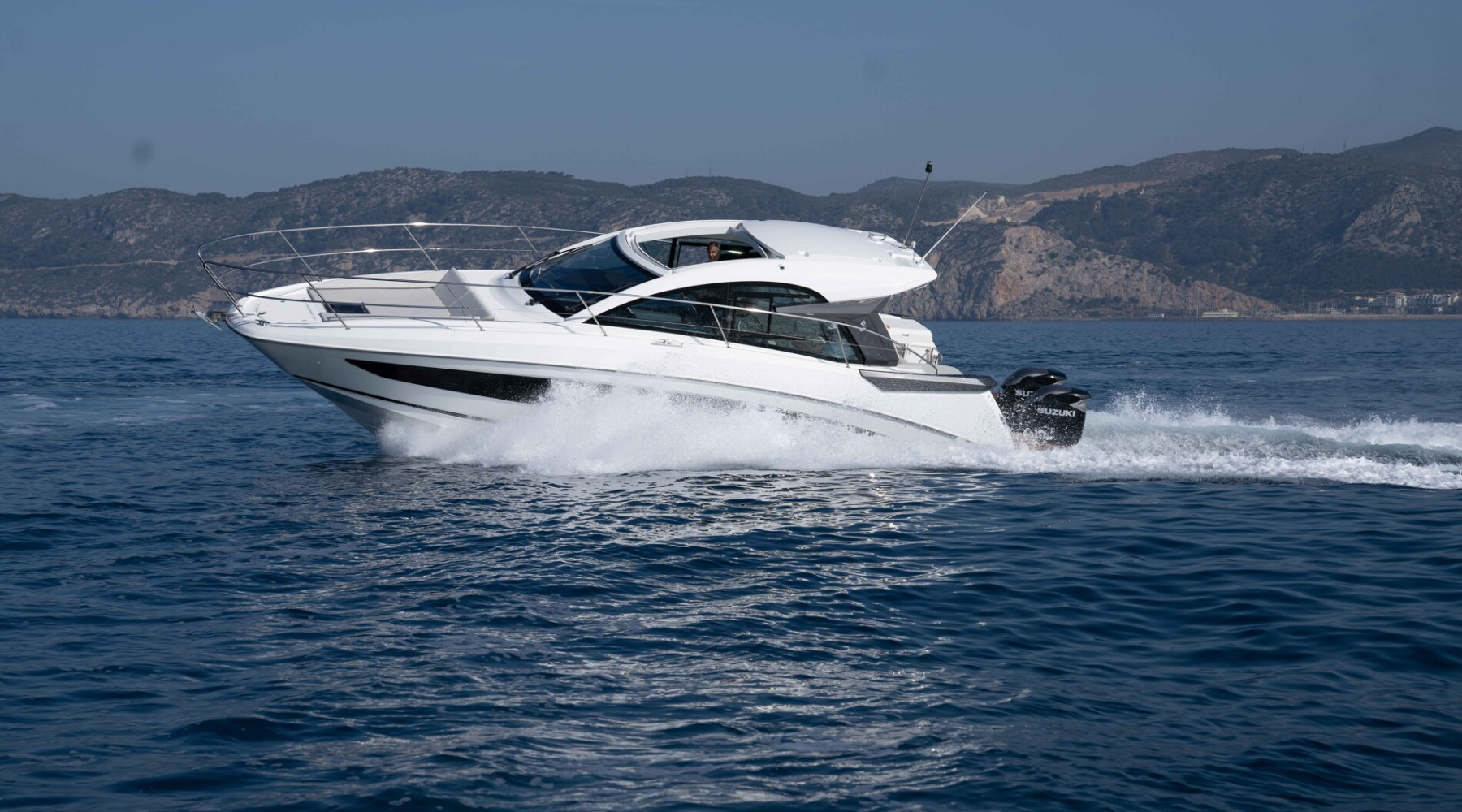 gran_turismo_36_ob_foto_catalogo_beneteau_gran_turismo_36_ob_00_navegar_solarium_vacaciones.JPG