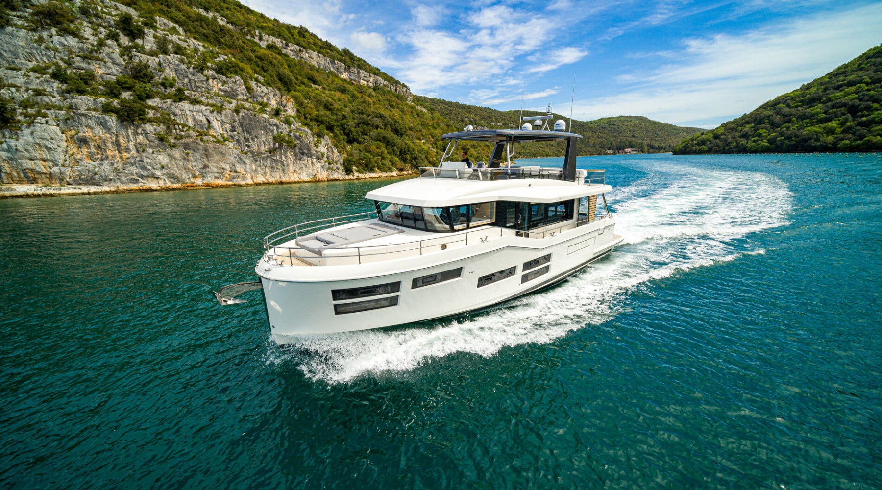grand_trawler_62_foto_catalogo_beneteau_grand_trawler_62_00_navegar_de_dia.JPG