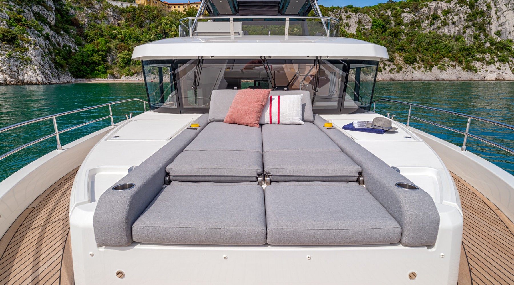 grand_trawler_62_foto_catalogo_beneteau_grand_trawler_62_16_solarium_proa.JPG