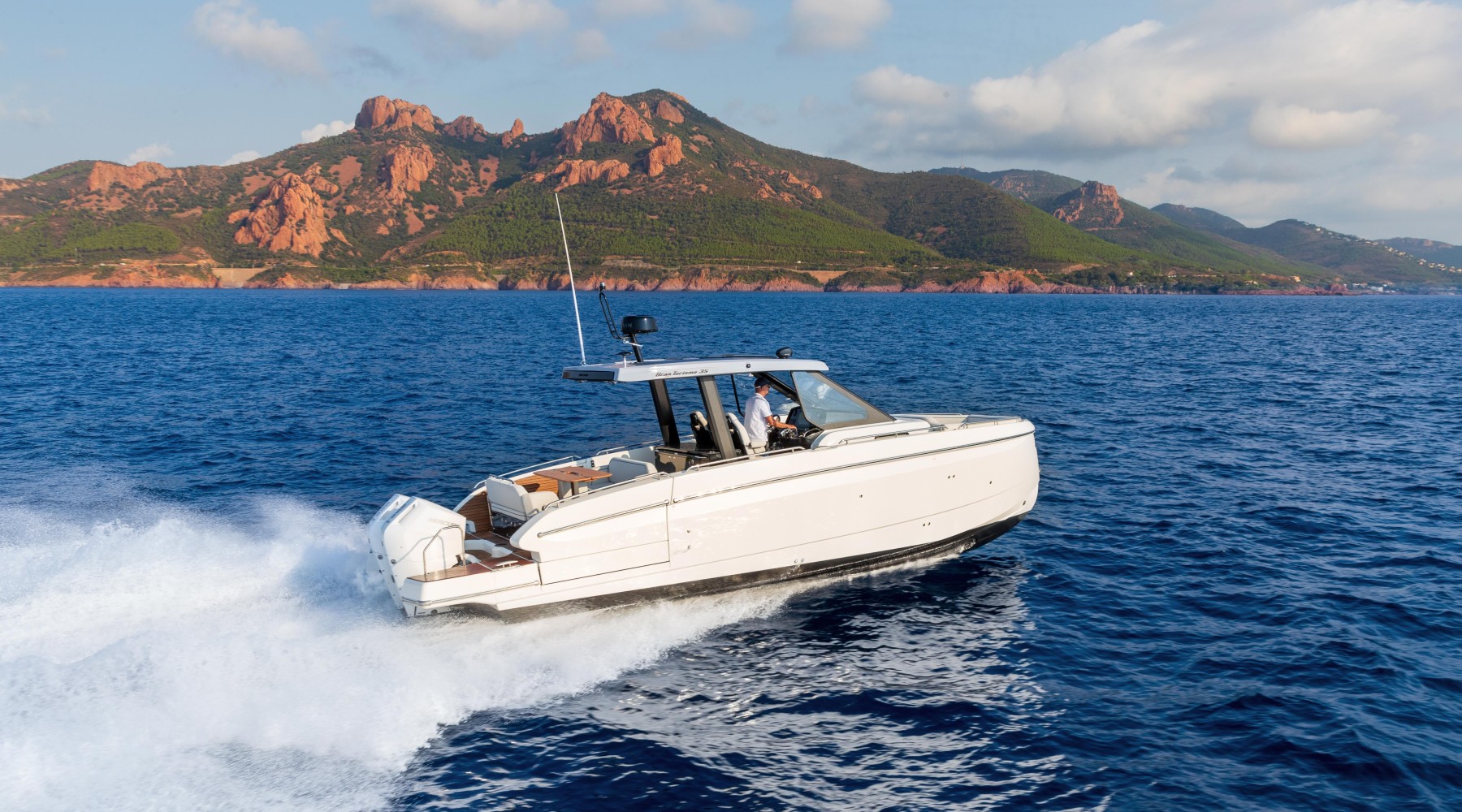 gran_turismo_35_fotos_catalogo_beneteau_gt35_2.jpg