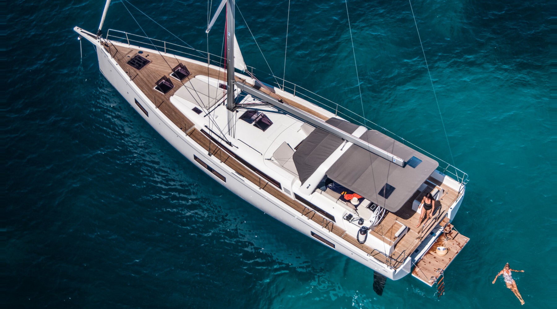 oceanis_yacht_54_foto_catalogo_beneteau_oceanis_yacht_54_04_fondeo_vacaciones_a_bordo.JPG