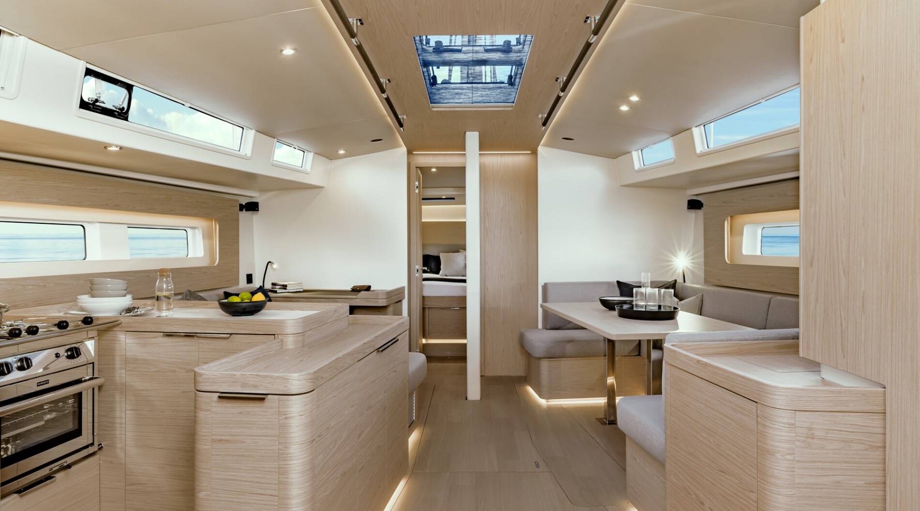 oceanis_yacht_54_foto_catalogo_beneteau_oceanis_yacht_54_13_interior_cocina_salon_chene.JPG