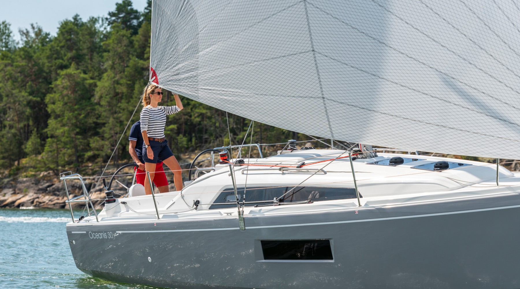 oceanis_301_foto_catalogo_beneteau_oceanis_30_1_03_navegar_en_familia.JPG