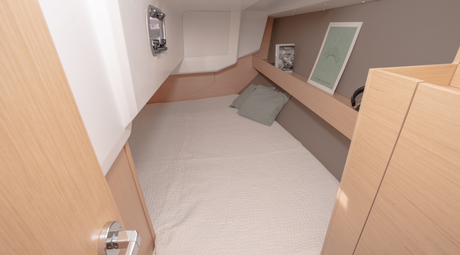 oceanis_301_foto_catalogo_beneteau_oceanis_30_1_11_camarote_invitados.JPG