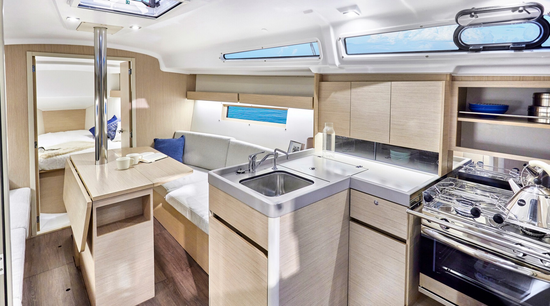 oceanis_341_foto_catalogo_beneteau_oceanis_34_1_13_cocina_salon.JPG