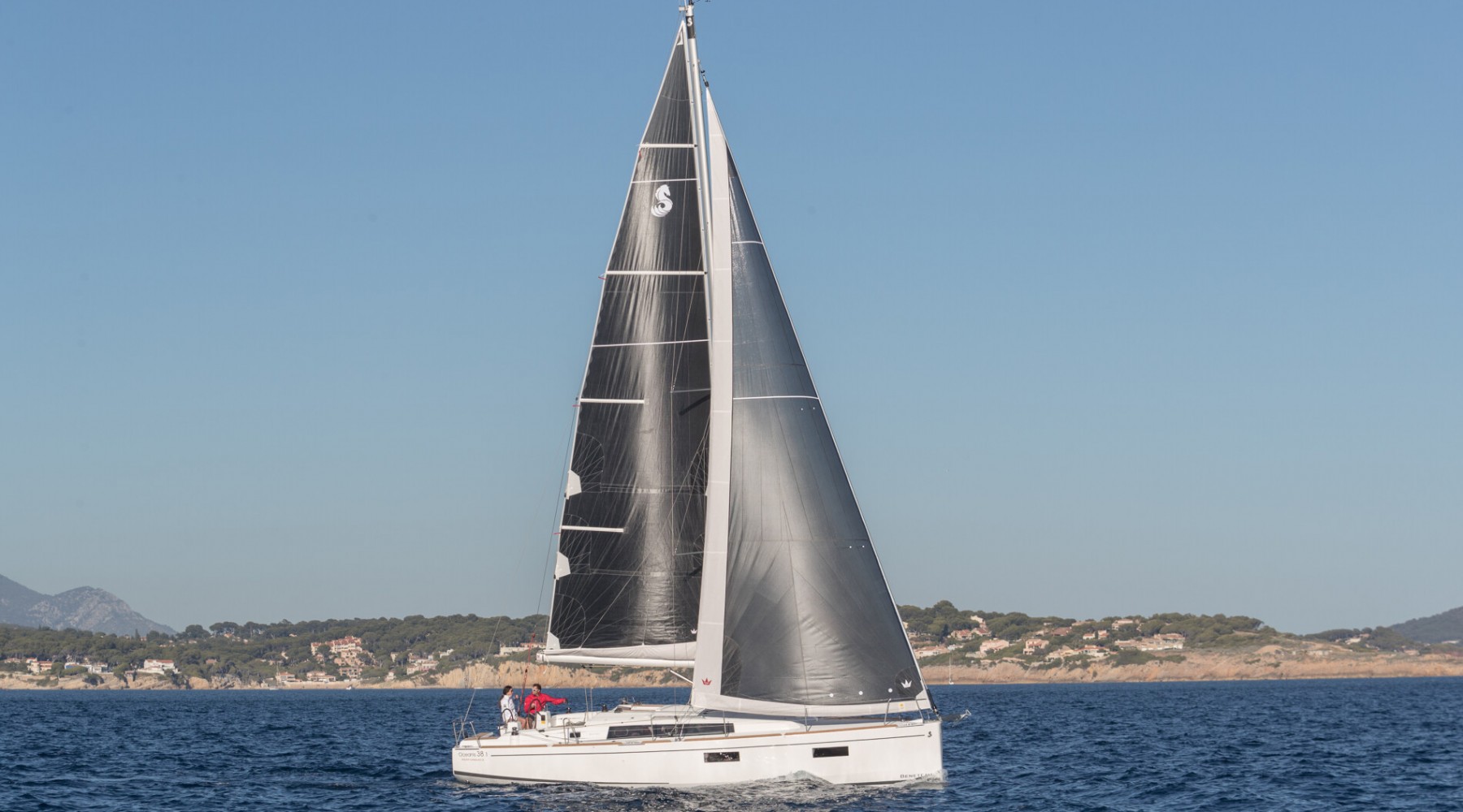 oceanis_381_foto_catalogo_beneteau_oceanis_38_1_00_navegar_a_vela_fin_de_semana.JPG