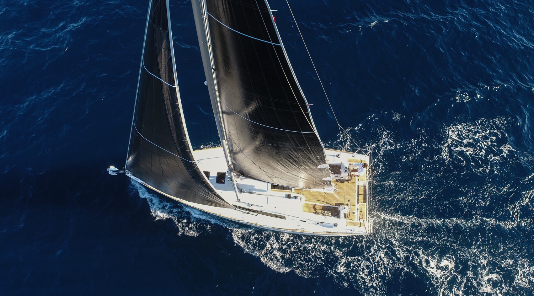 oceanis_381_foto_catalogo_beneteau_oceanis_38_1_01_navegar_en_familia_weekender.JPG