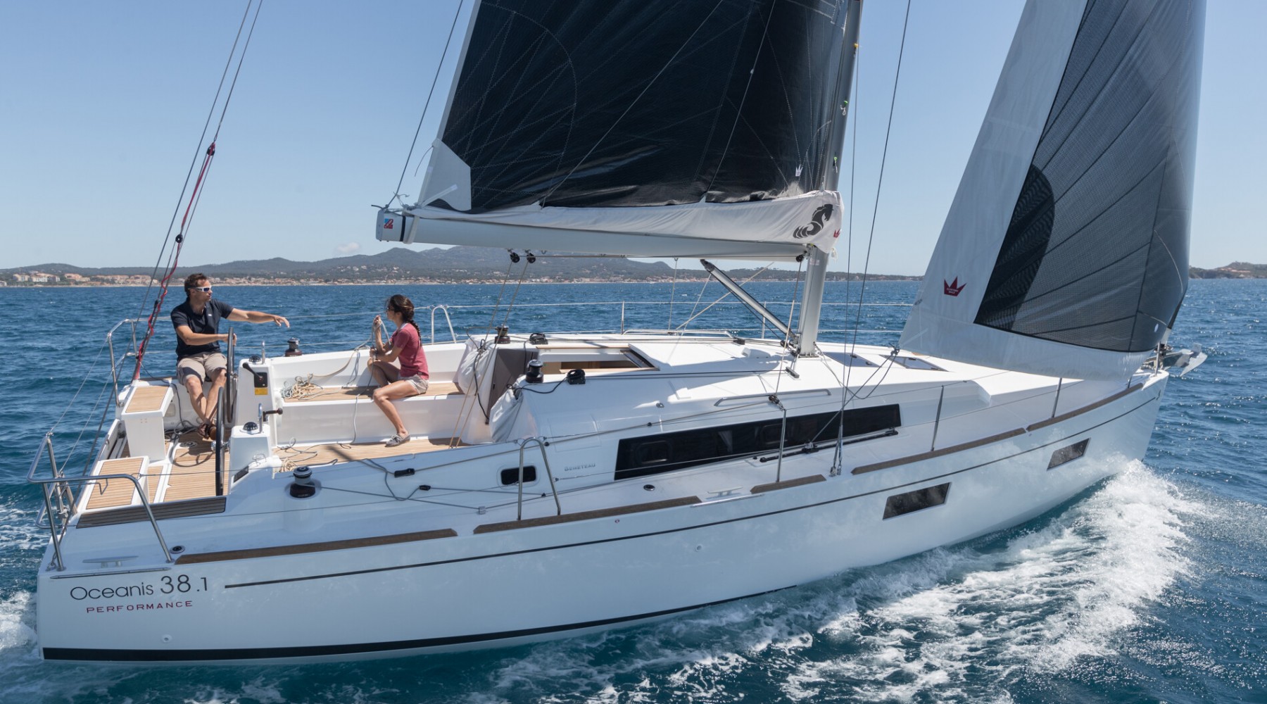 oceanis_381_foto_catalogo_beneteau_oceanis_38_1_02_velero_para_fin_de_semana.JPG
