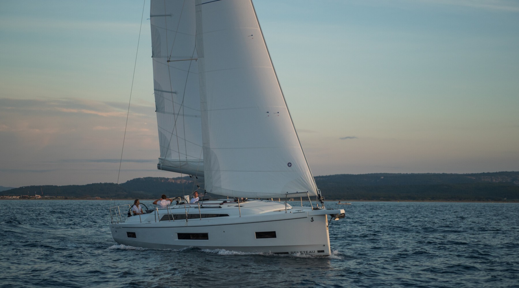 oceanis_401_foto_catalogo_beneteau_oceanis_40_1_02_salir_a_navegar.JPG