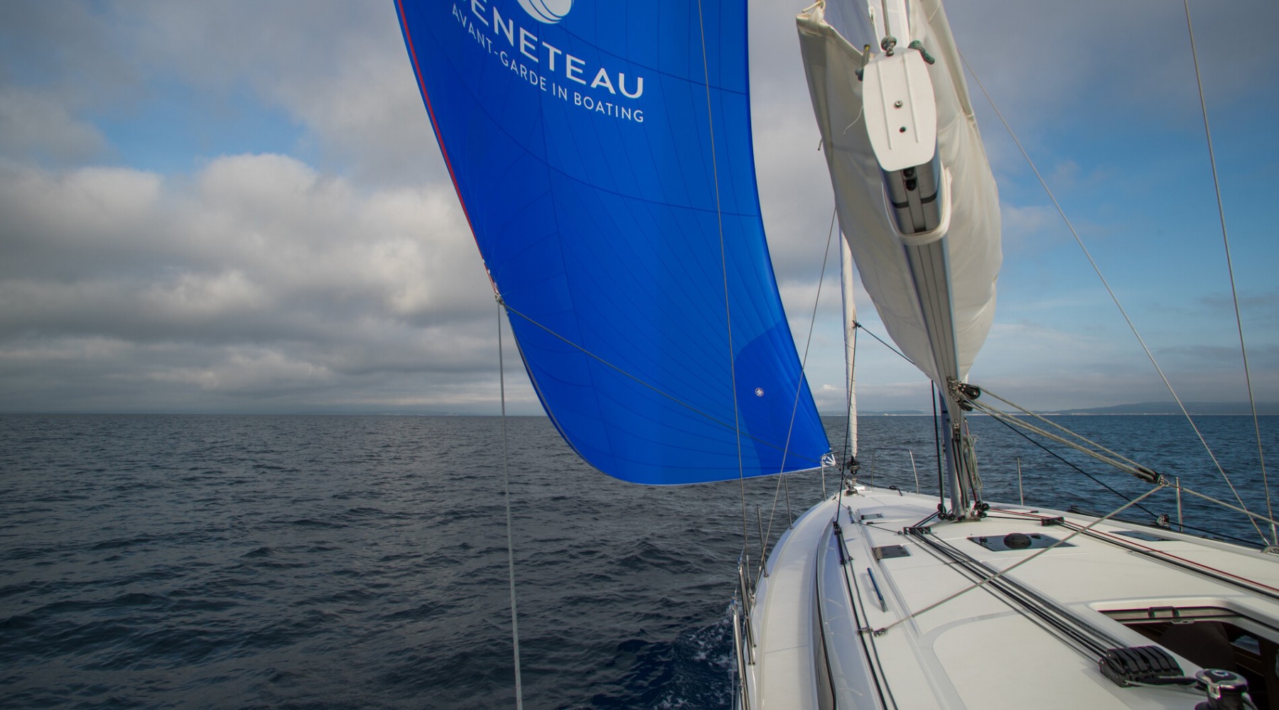 oceanis_401_foto_catalogo_beneteau_oceanis_40_1_05_proa_con_codigo_zero.JPG