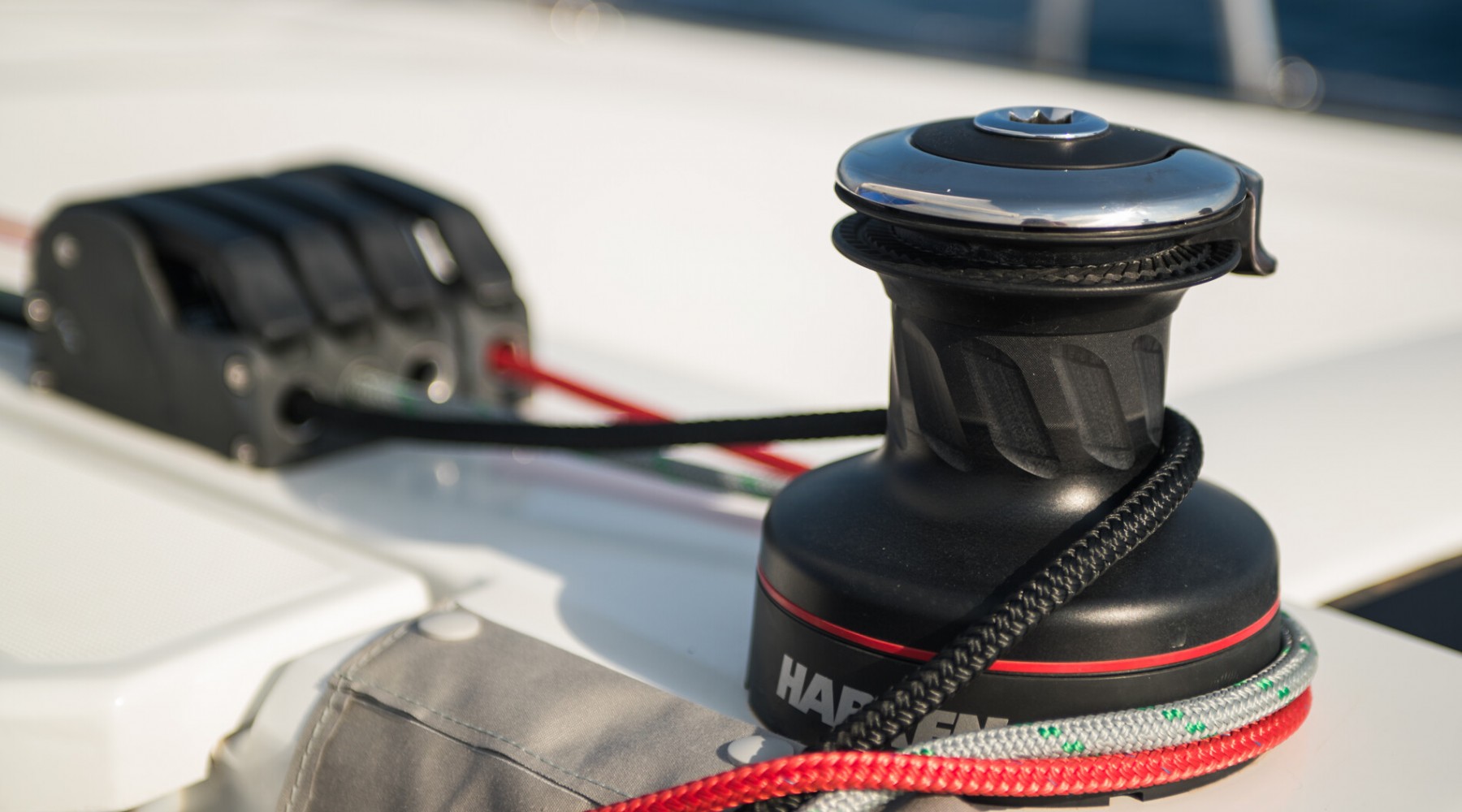 oceanis_401_foto_catalogo_beneteau_oceanis_40_1_07_detalles_winches.JPG