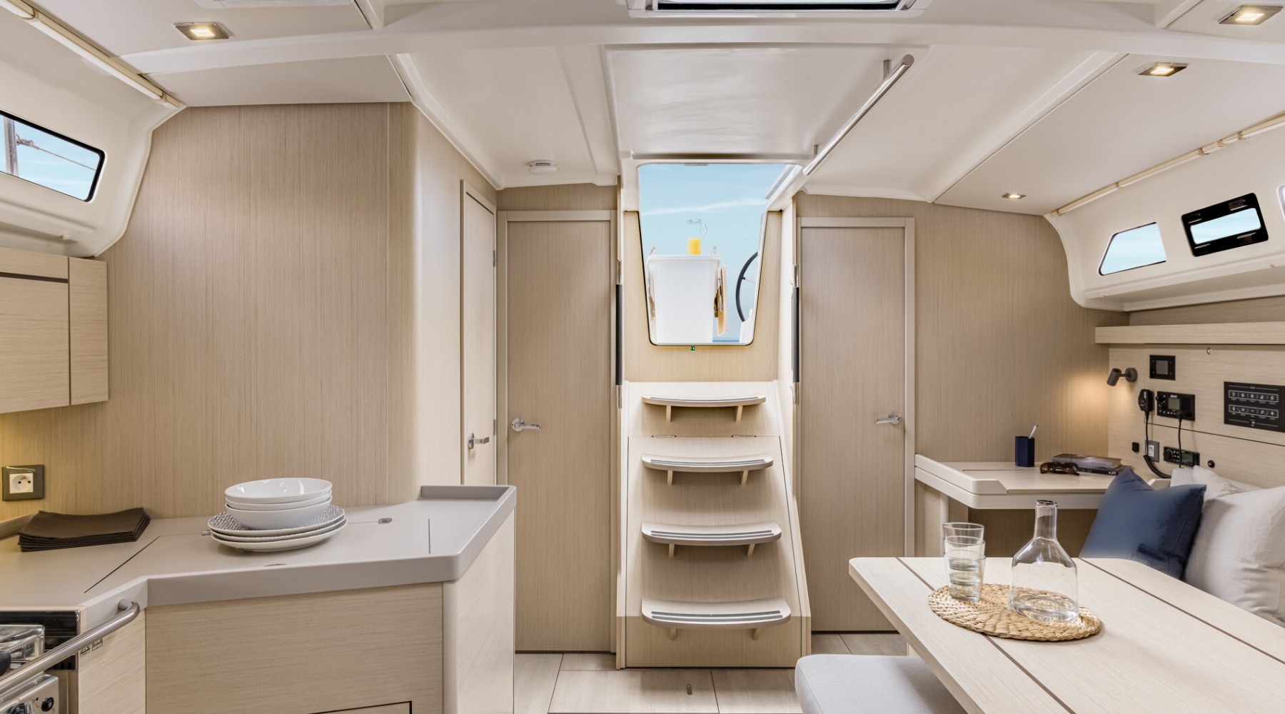 oceanis_401_foto_catalogo_beneteau_oceanis_40_1_13_acceso_interior_salon.JPG