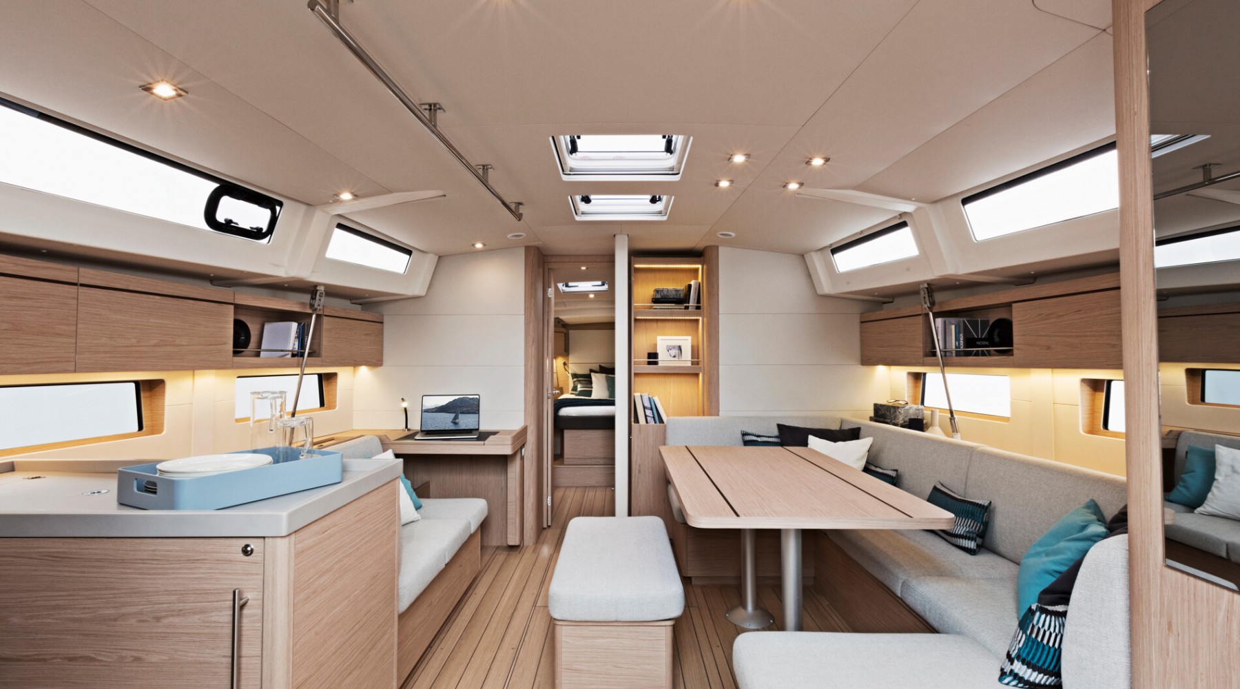 oceanis_461_foto_catalogo_beneteau_oceanis_46_1_15_salon_comedor.JPG