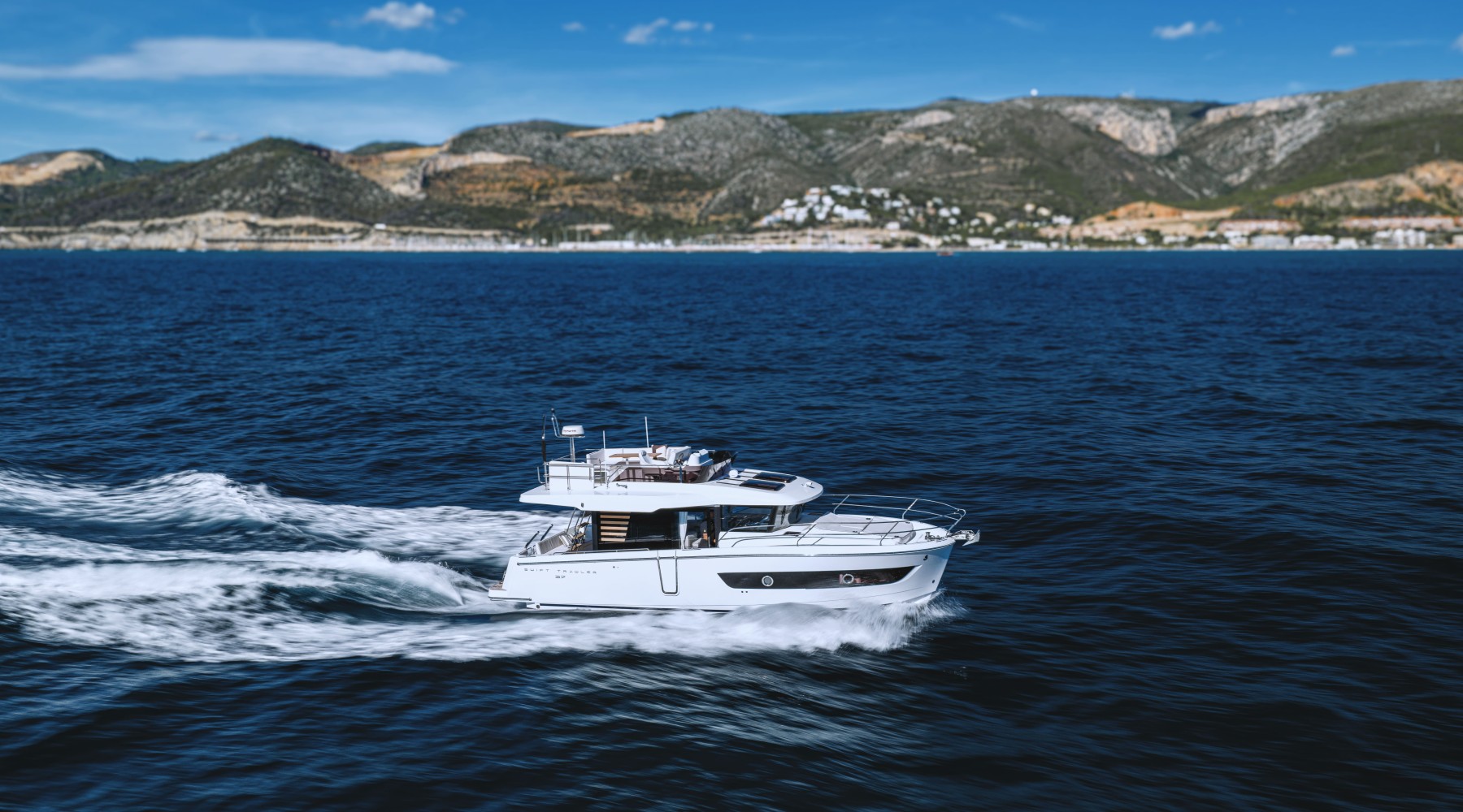 swift_trawler_37_fly_fotos_catalogo_beneteau_swfit_trawler_37_fly_2.jpg
