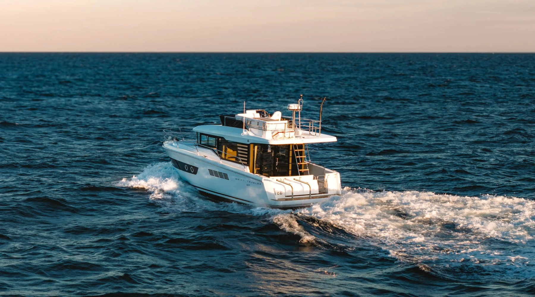 Beneteau Swift Trawler 37 Fly 3