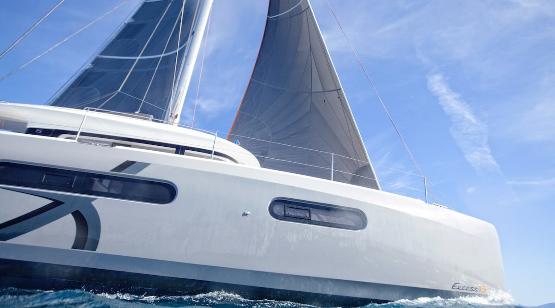 excess_15_foto_catalogo_excess_catamarans_excess_15_02_exterior_navegando.jpg