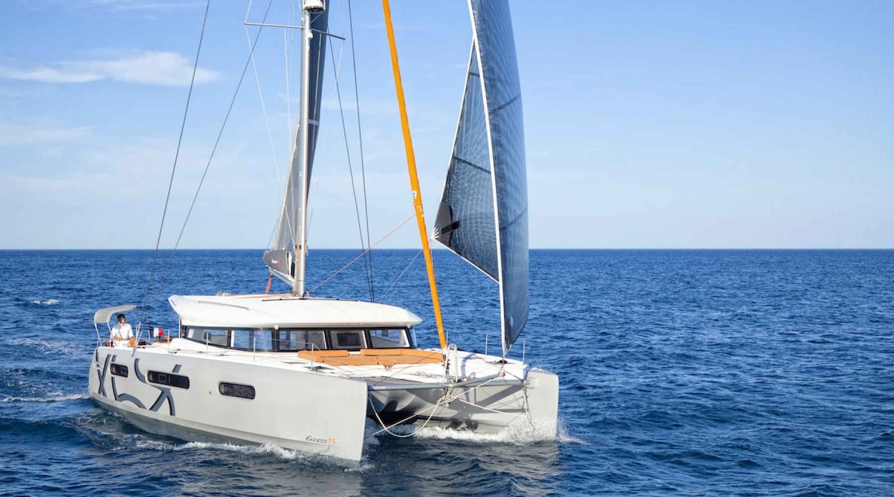 excess_15_foto_catalogo_excess_catamarans_excess_15_27_sailing_solarium_proa.jpg