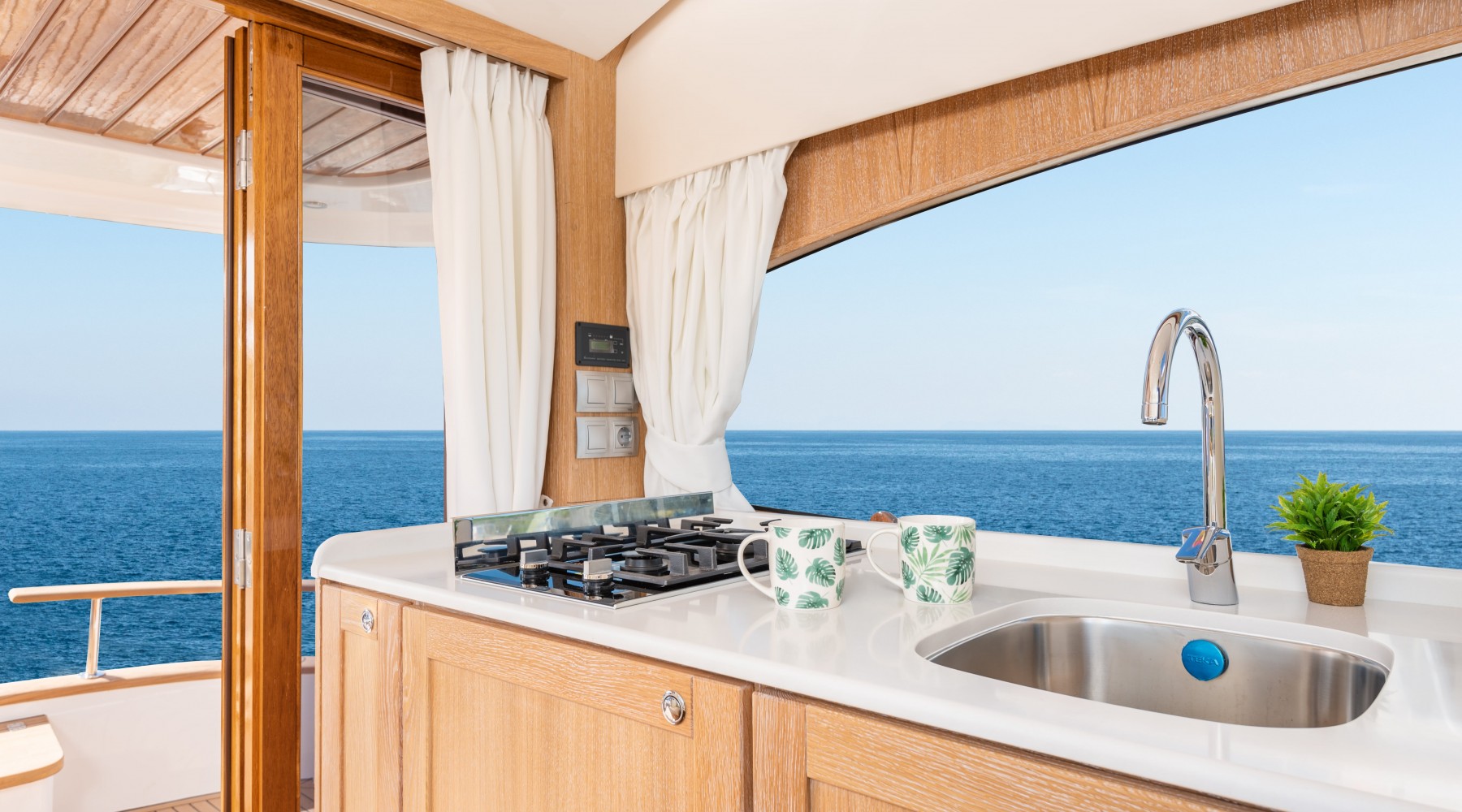menorquin_34_ht_foto_catalogo_sasga_yachts_menorquin_34_ht_10_cocina.jpg