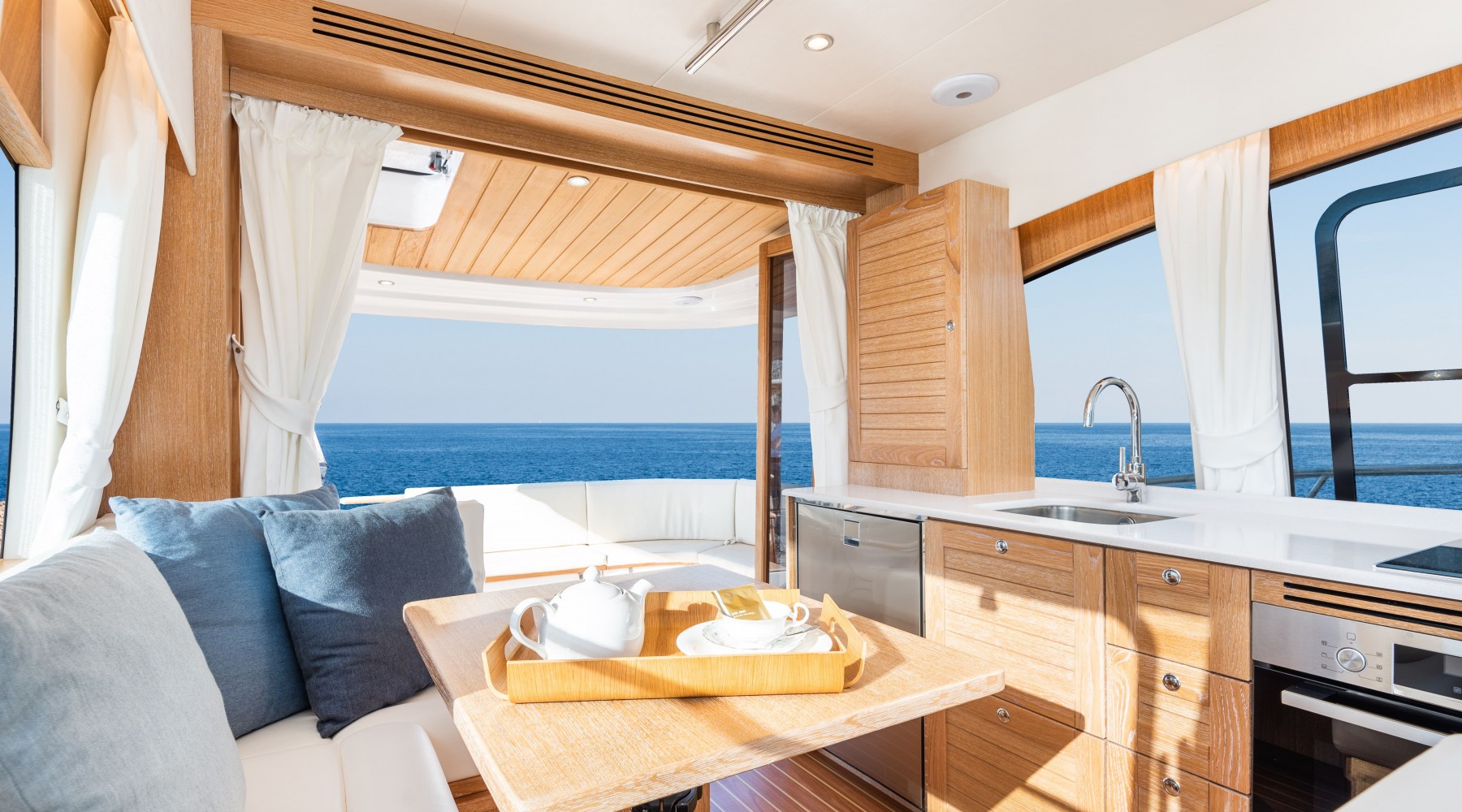 menorquin_42_fb_foto_catalogo_sasga_yachts_menorquin_42_fb_22_cocina_3_cabinas.jpg