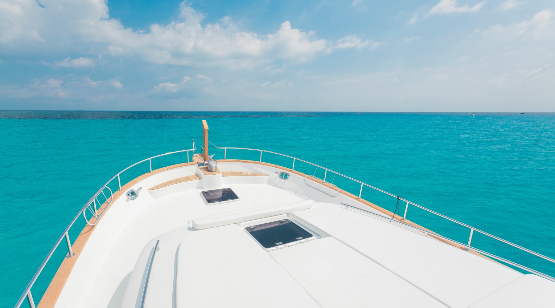 menorquin_54_ht_foto_catalogo_sasga_yachts_menorquin_54_ht_03_solarium_proa_1.jpg