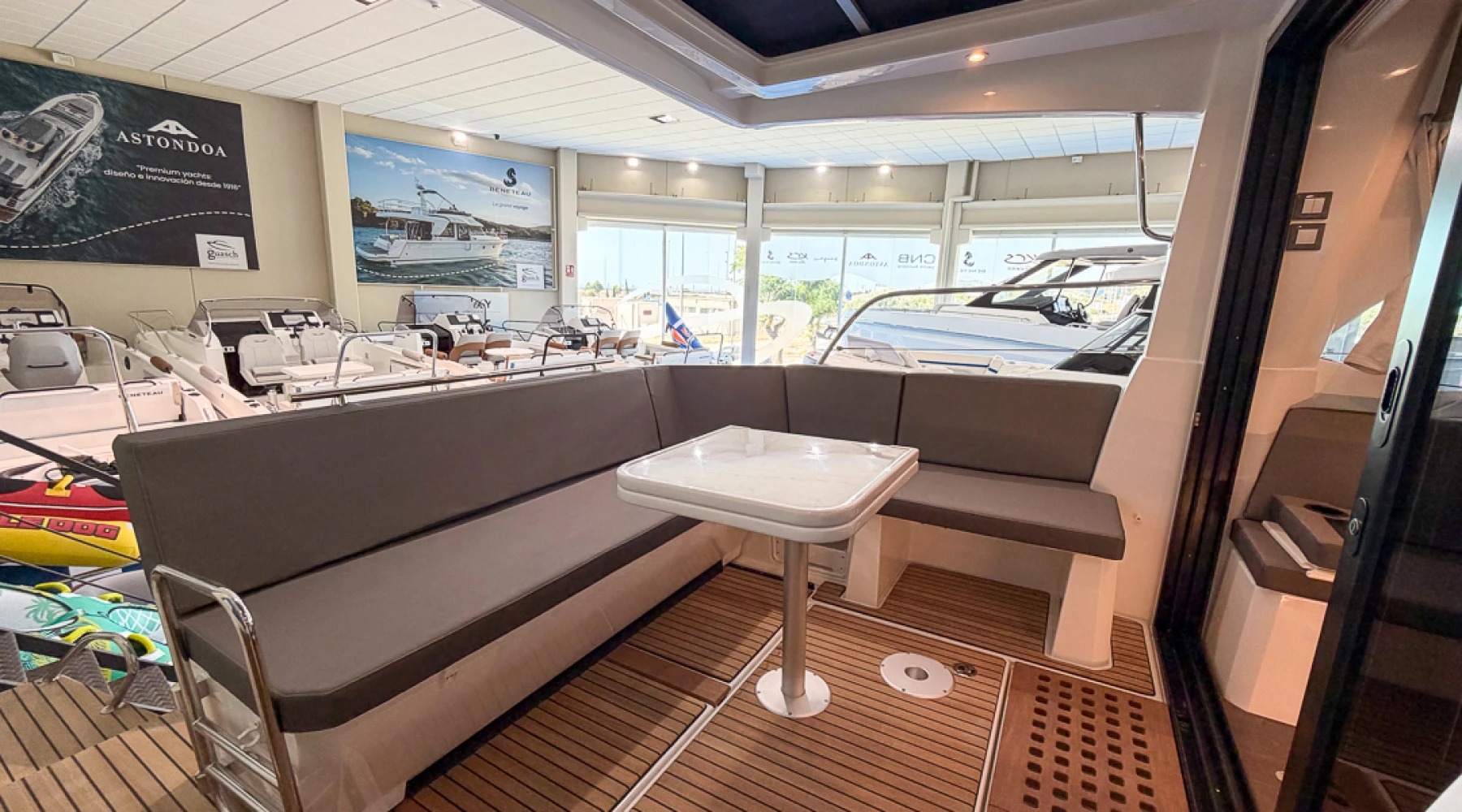 Beneteau Antares 11 Coupe 4