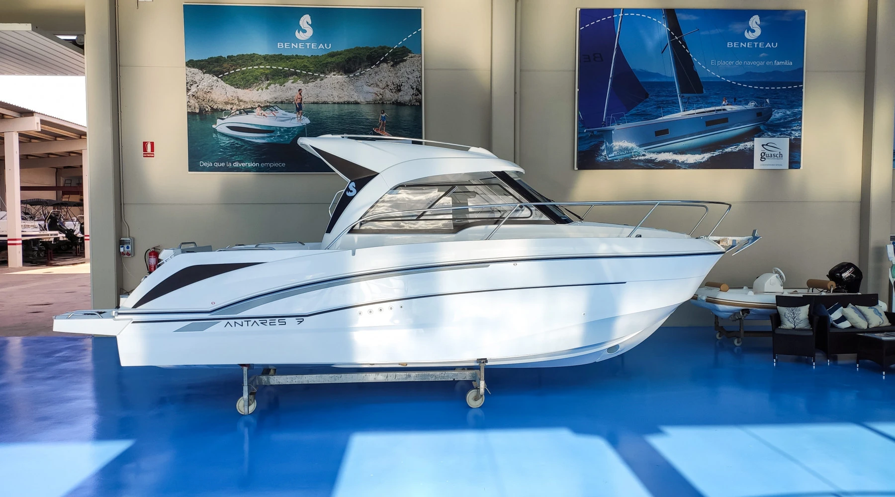 Beneteau Antares 7 OB 2