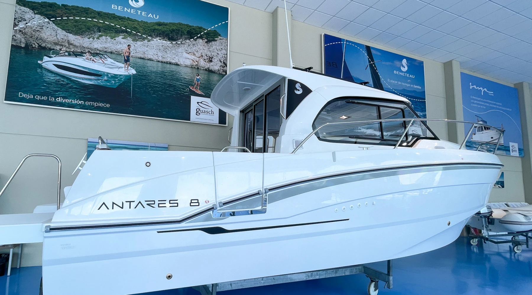 Beneteau Antares 8 OB 4