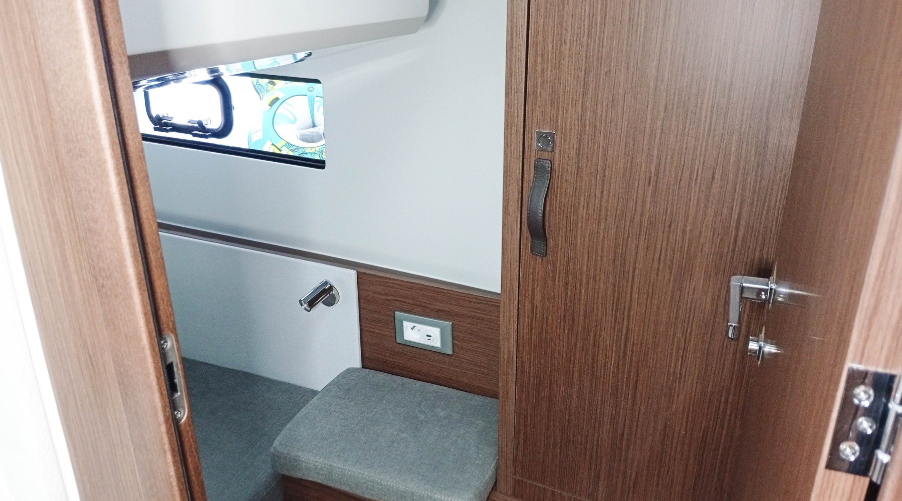 beneteau_antares_9_ob_v2_bc187731_18jpg.jpg