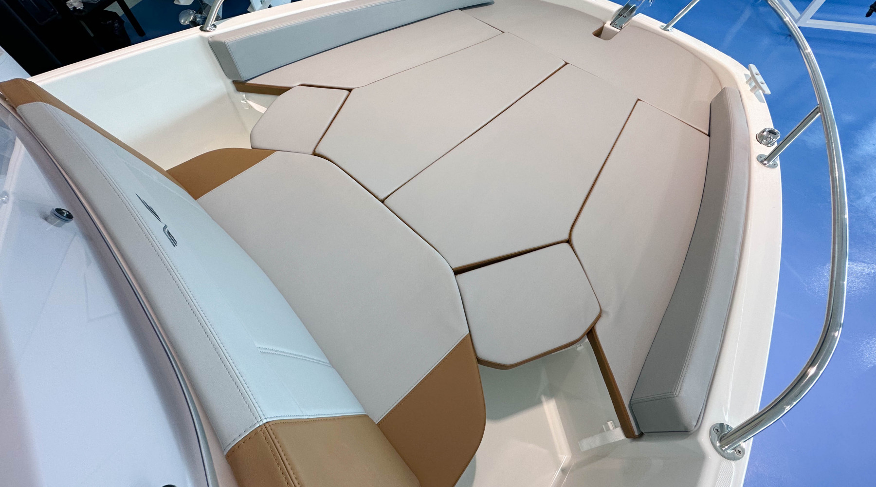 beneteau_flyer_6_spacedeck_bc182222_6_2.jpg