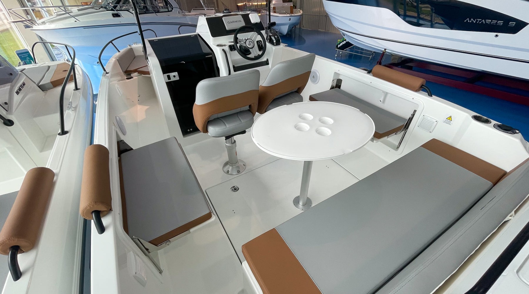 beneteau_flyer_7_spacedeck_bc188631_3.jpg