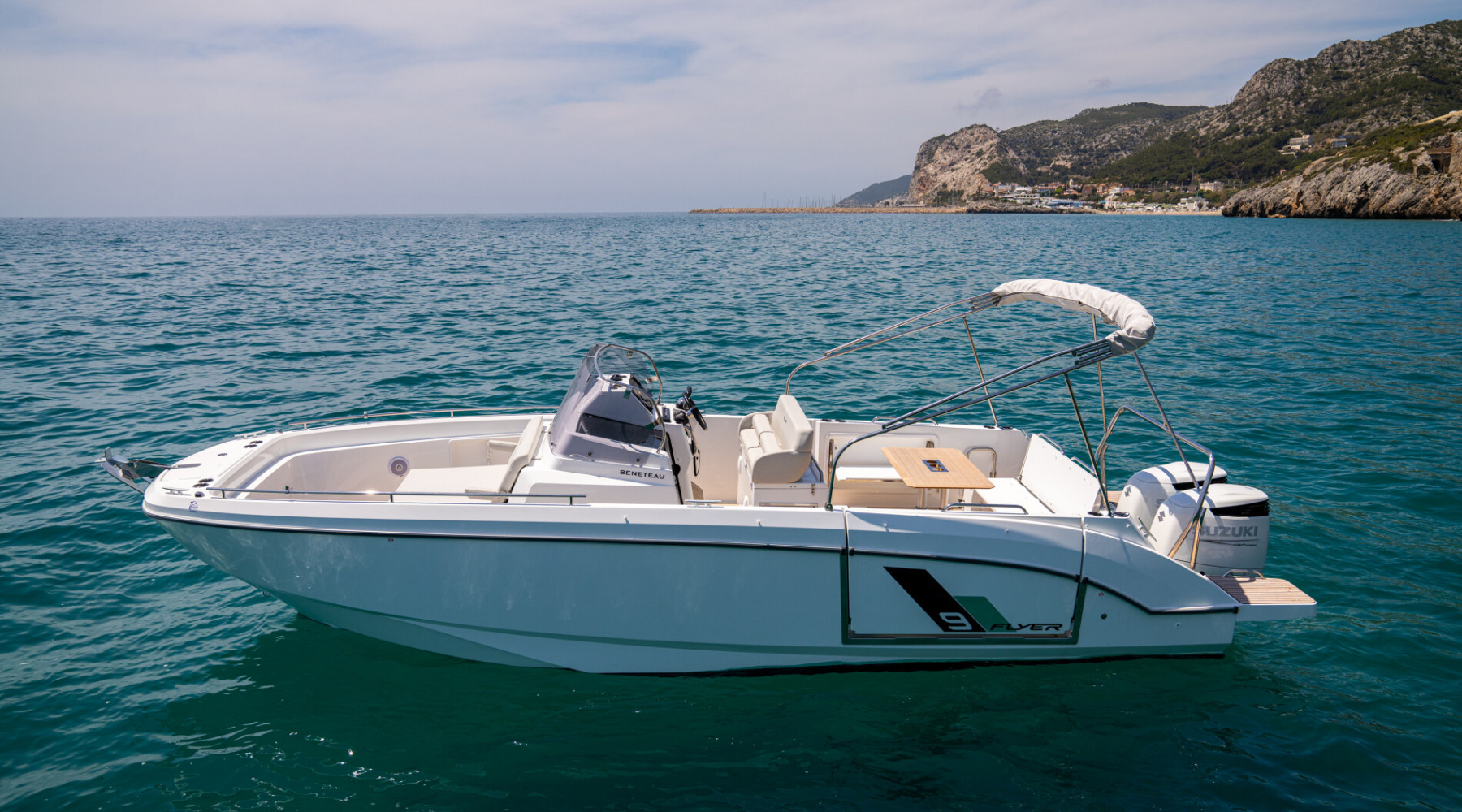 foto_catalogo_beneteau_flyer_9_spacedeck_04_fondear_tranquilamente.JPG