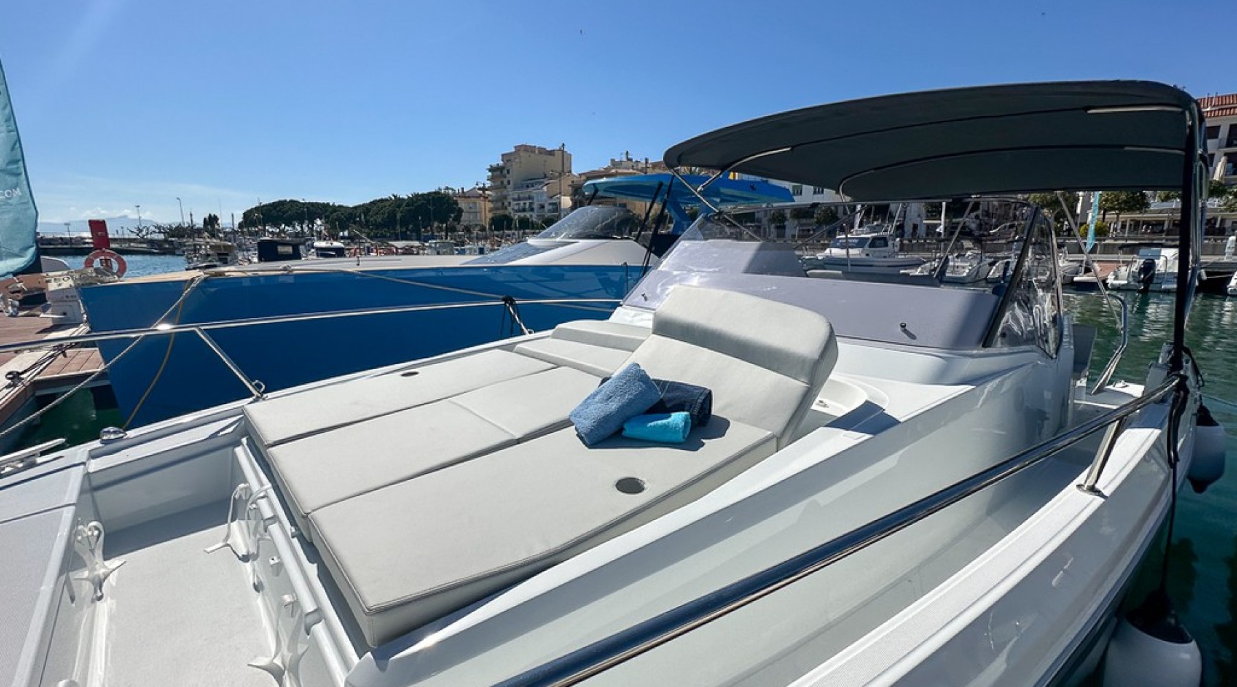 beneteau_flyer9sundeck_mestral_2.jpg