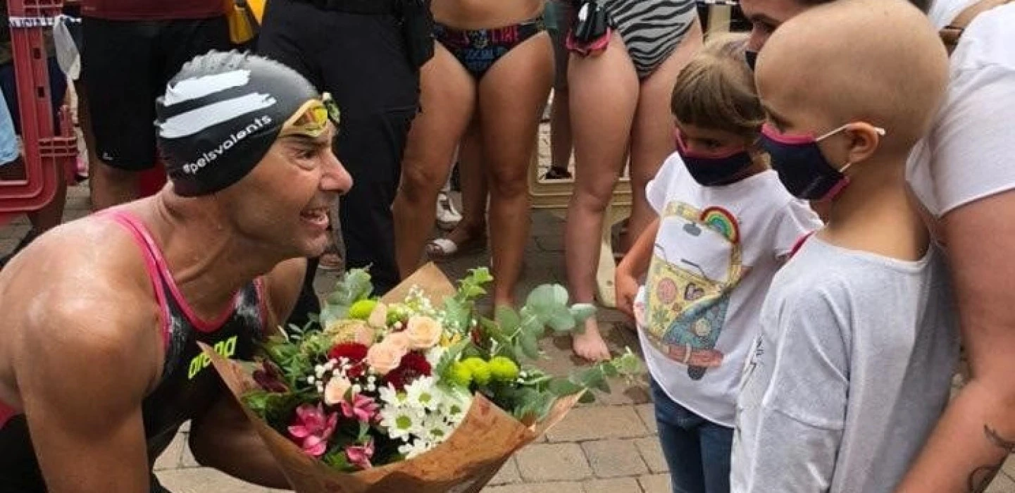 42 km a nado para la lucha contra el cáncer infantil