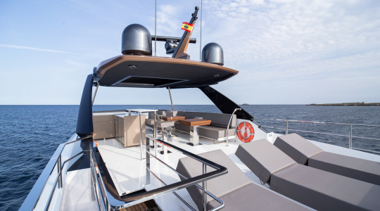 as8_foto_catalogo_astondoa_as8_14_flybridge_solarium.jpg