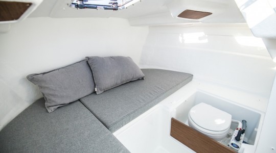 antares_6_ob_foto_catalogo_beneteau_antares_6_ob_12_bano_2.JPG