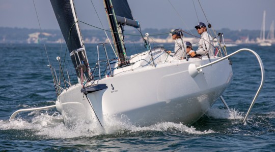 figaro_3_foto_catalogo_beneteau_figaro_3_05_foils_navegando.JPG